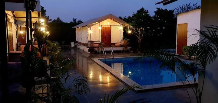 Luxury Farmhouse In Chhatarpur With Pool Nové Dillí Exteriér fotografie