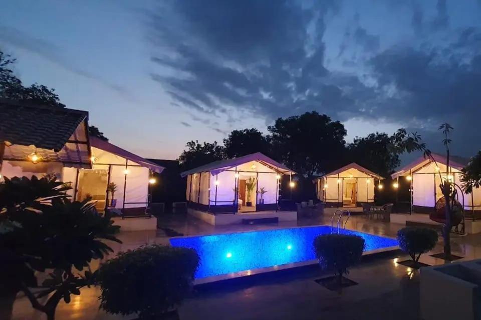 Luxury Farmhouse In Chhatarpur With Pool Nové Dillí Exteriér fotografie